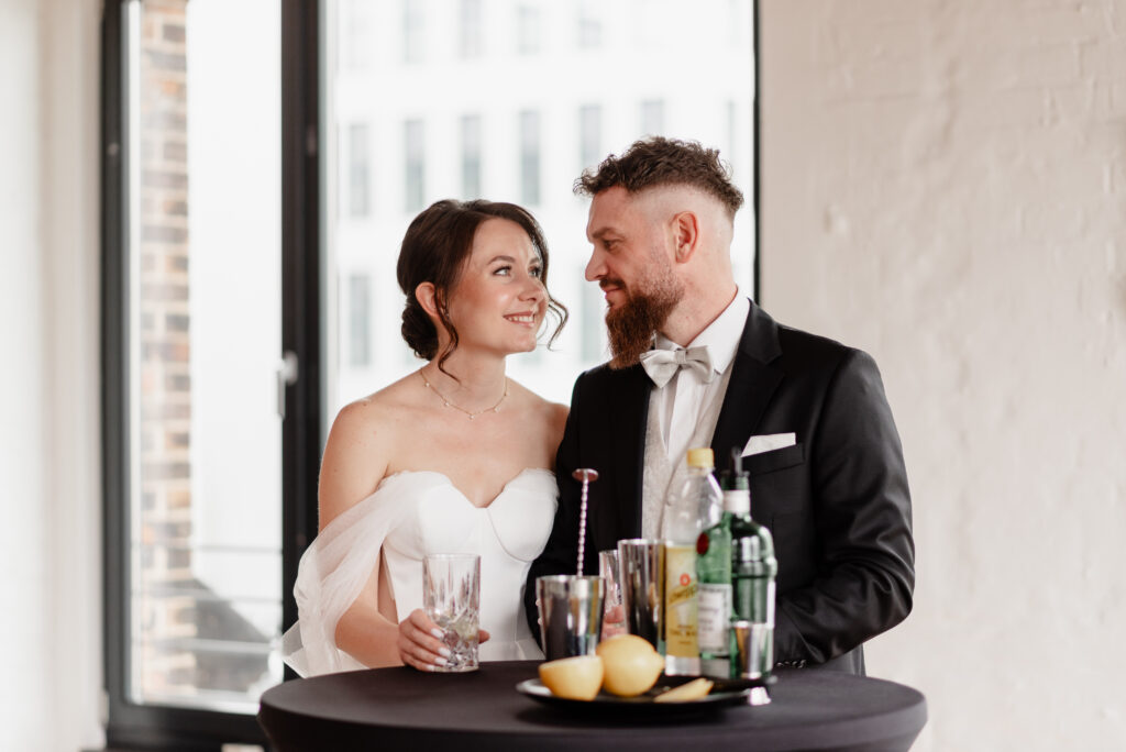 Festlicher Ringwechsel bei Freier Trauung im historischen Ambiente nahe Trier