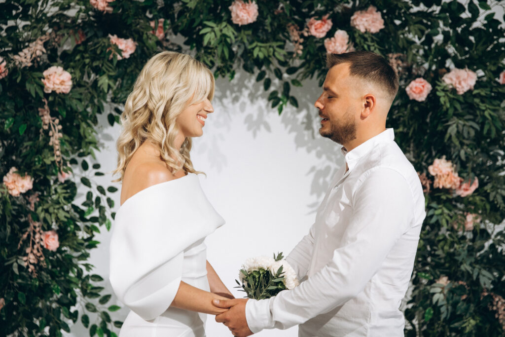 Stilvoll inszenierter Ringwechsel in historischer Kulisse nahe Trier