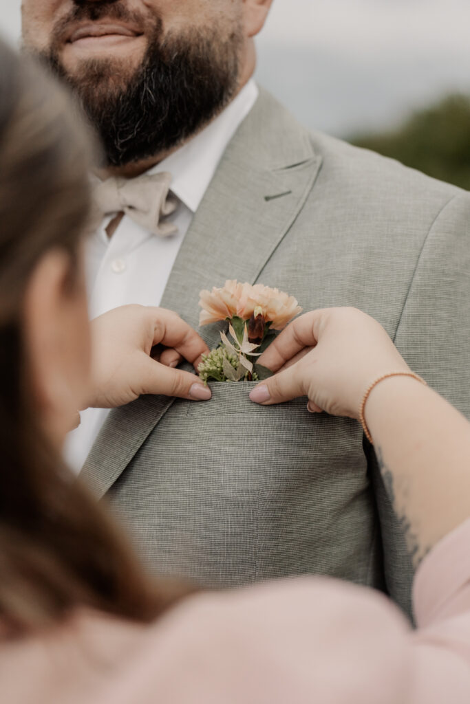 Teilplanung einer modernen Weingut-Hochzeit in Rheinhessen mit Styling