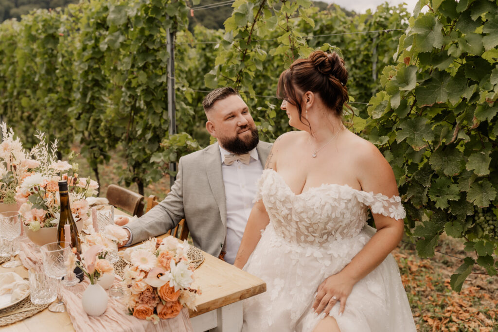 Zeitgemäße Hochzeitsplanung mit klassischen Elementen in der Pfalz.