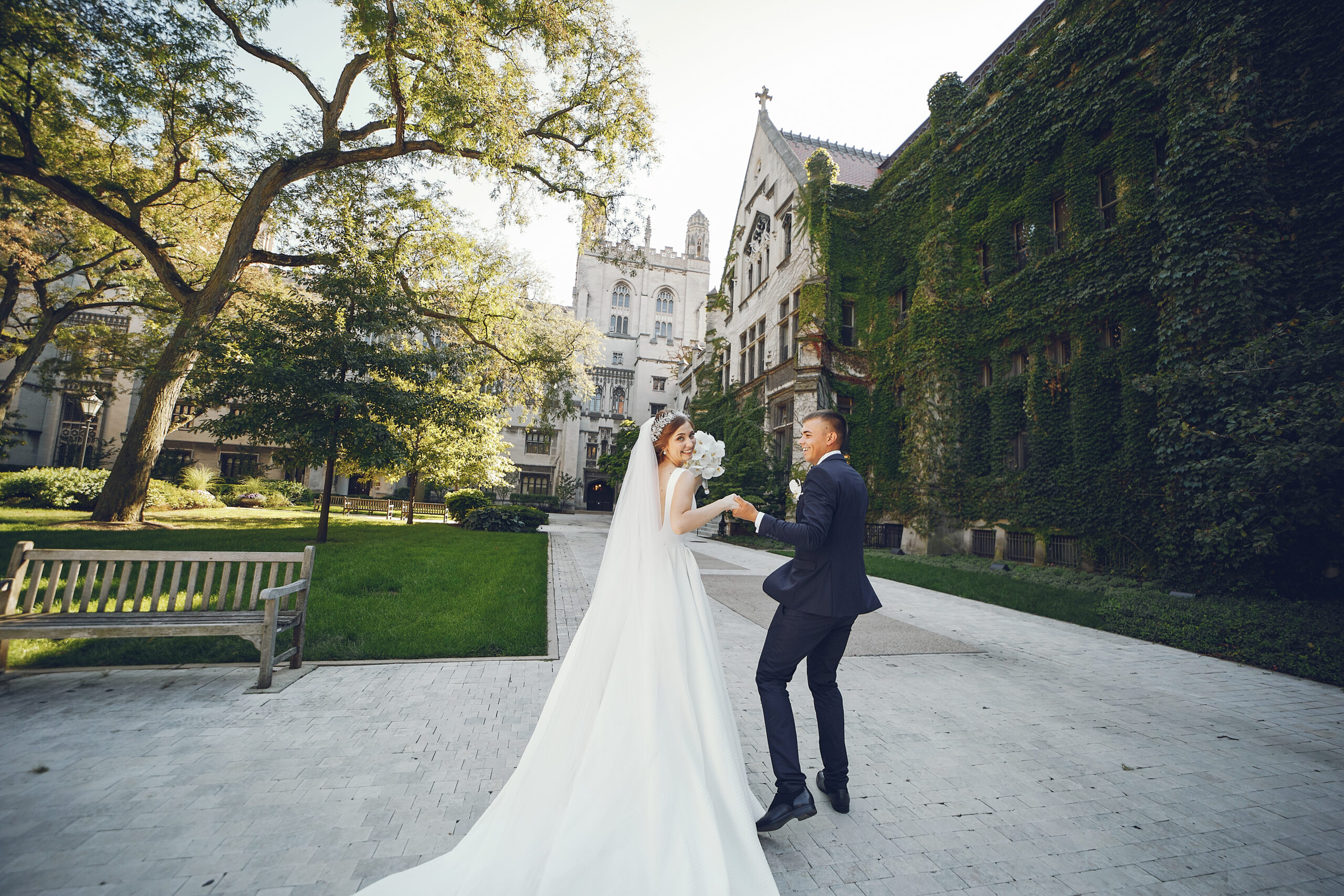 Moderne Hochzeitskoordination in umgenutzter Industrielocation im Saarland