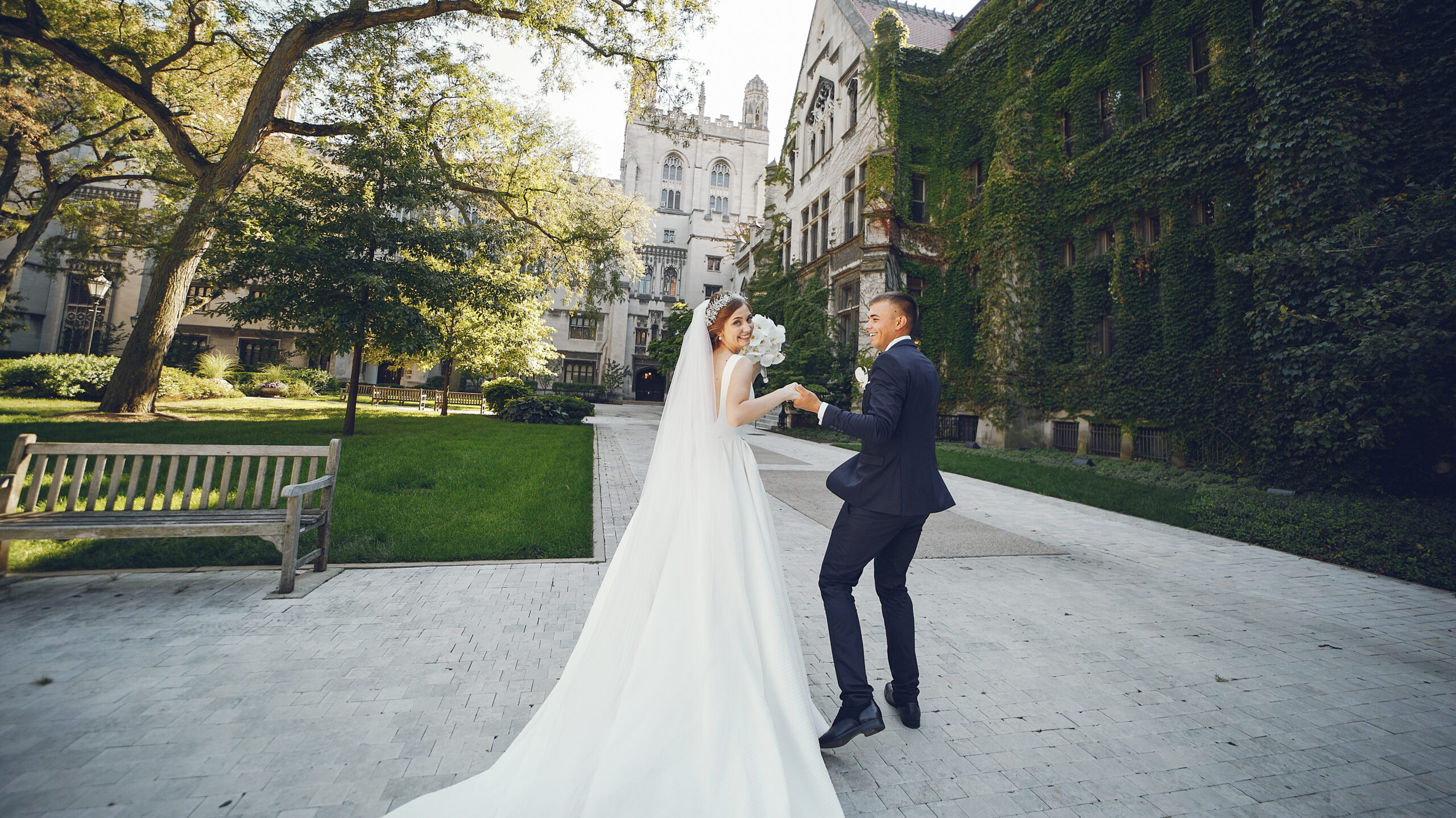 Moderne Hochzeitskoordination in umgenutzter Industrielocation im Saarland