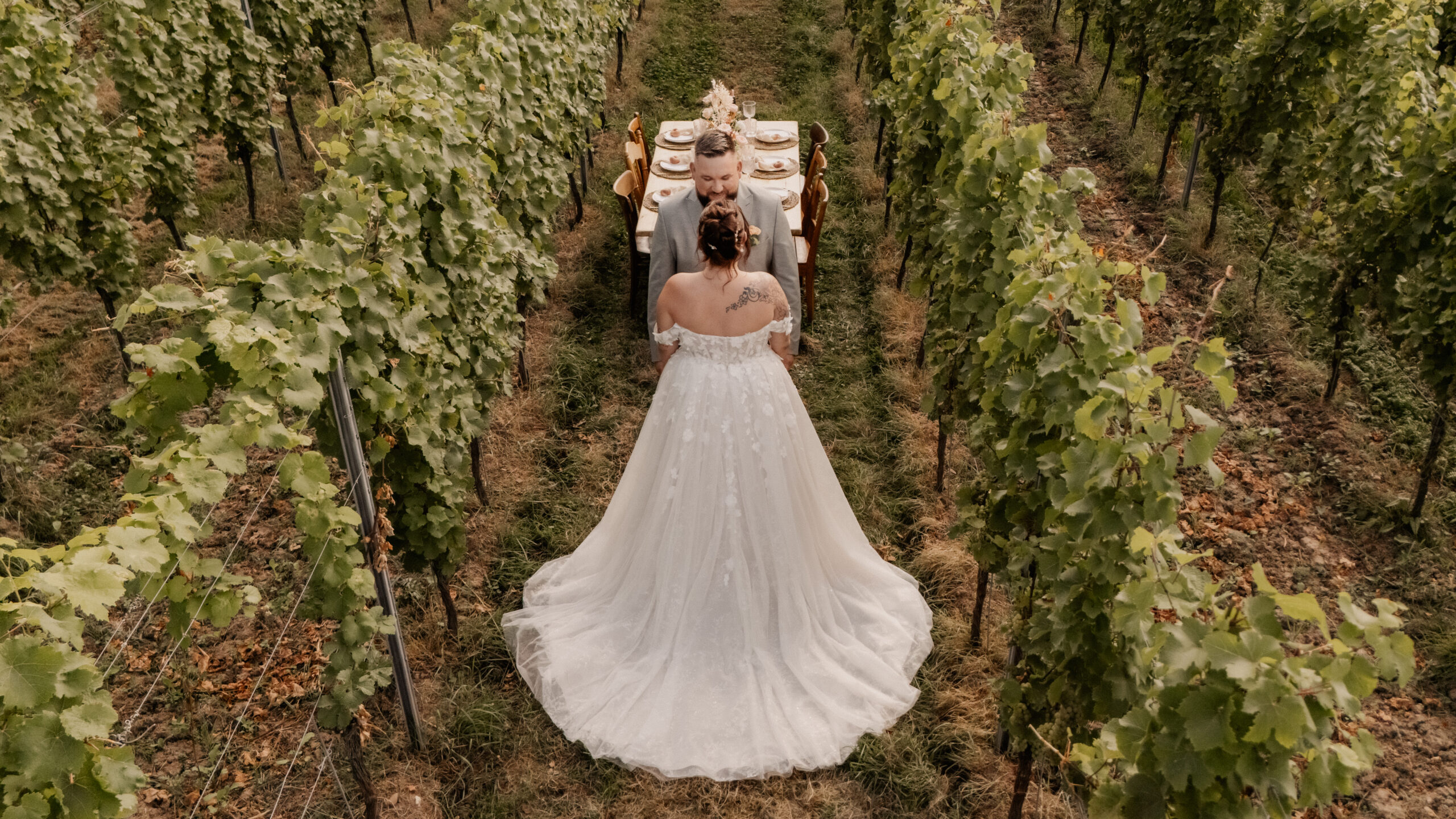 Vintage Hochzeitsdekoration im traditionellen Weingut in der Pfalz.
